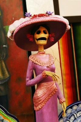Female skeleton in a hat and dress which looks like its from the Titanic time period.